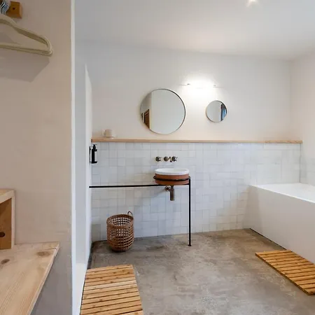 Flaka Boutique Confidentiel Et Convivial Otel 4*
