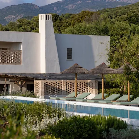 Flaka Boutique Confidentiel Et Convivial Otel 4*