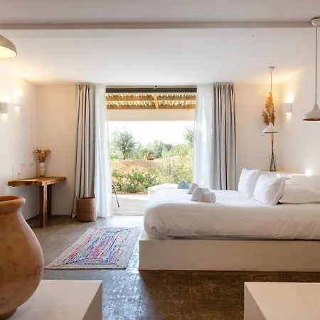 Flaka Boutique Confidentiel Et Convivial Hotel