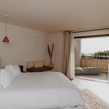 Flaka Boutique Confidentiel Et Convivial Hotel